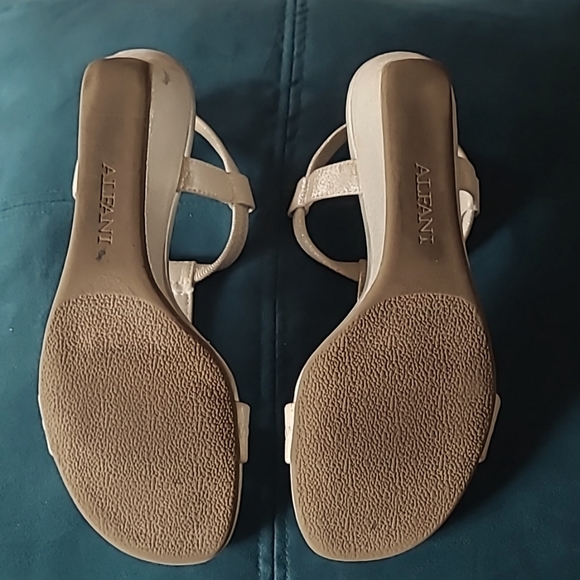 ALFANI Silver 2" Wedge - Picture 3 of 7